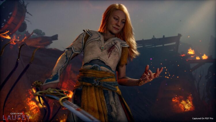 God of War Laufey - Laufey empunhando uma espada mágica